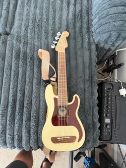 Fender Uke Bass Short