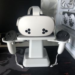 Meta Oculus 3S + Storage Stand 