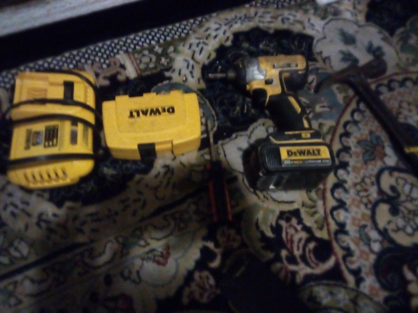 DeWalt 20v Max Drill And Bits