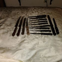 15 KITCHEN KNIVES 