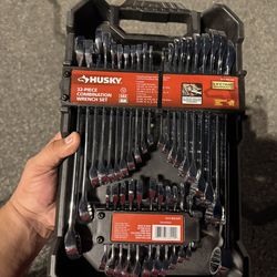 Husky SAE and Metric Combination Wrench Set with Tray (32-Piece)