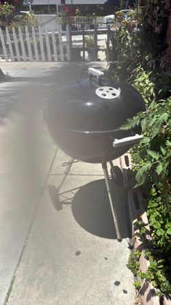 Parrilla de carbón en buenas condiciones