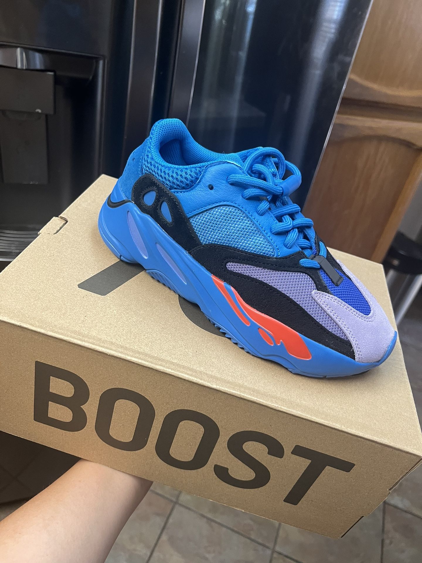 Adidas Yeezy Boost 700