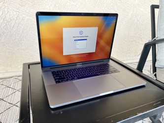 Macbook Pro 15” 2017 i7-7700HQ CPU 2.80GHZ 250gb SSD 16GB Ram