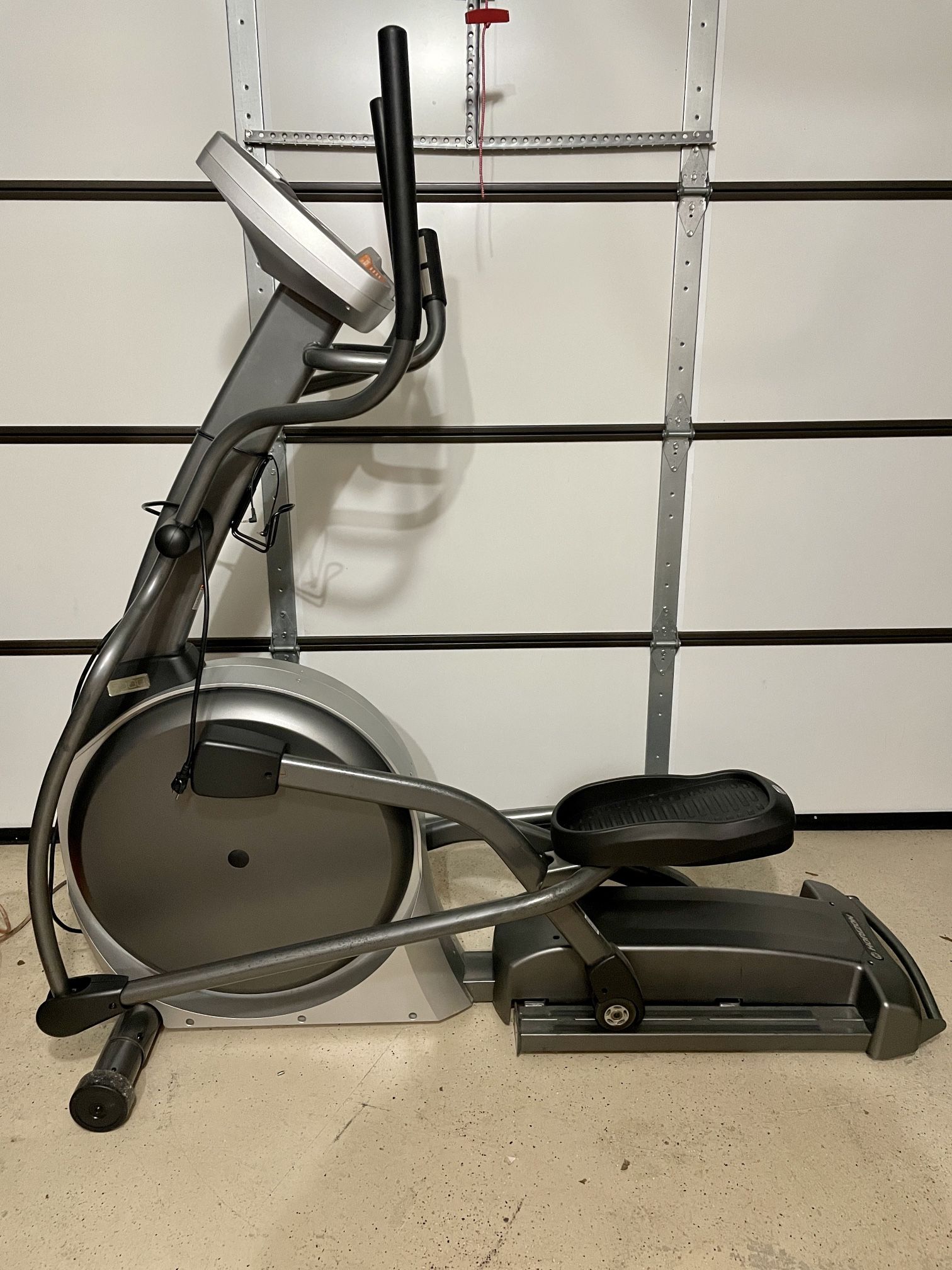 horizon fitness e900 elliptical - barely used! Retails for $1200
