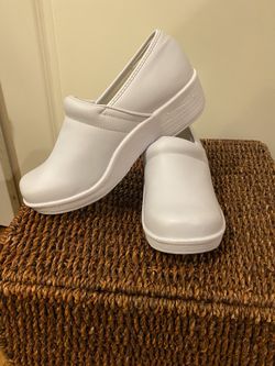 White Non-Slip Nursing Shoes/Clogs