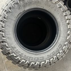 35x12.5x18 TOYO TIRES FOR SALE 