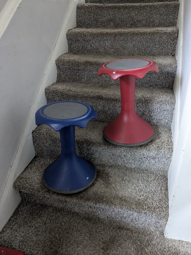 VS American Hocki Stools