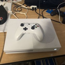 Xbox One S 1tb With One And All Wires