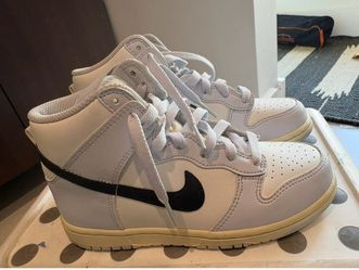 Nike dunk High white/blue and black. Size boys 2y.