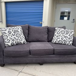 FREE DELIVERY 🚚 super Nice Couch!