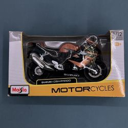 NEW Maisto Suzuki GSX-R1000 1/18 scale Motorcycle