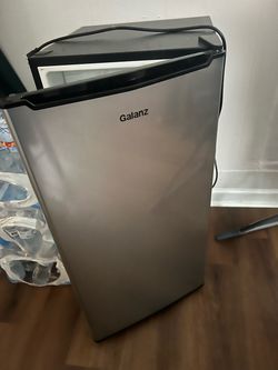 Galanz Mini Fridge / Compact Refrigerator – Clean & Great Condition