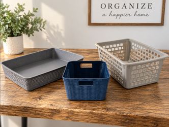 SET OF 3 PLASTIC ORGANIZING BASKETS / STORAGE BINS – CLEAN & GOOD CONDITION
