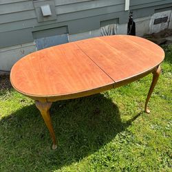 FREE dining room table with two extendable leafs
