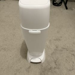 Diaper Genie Complete (White) + Replacement Odor-Lock Bag
