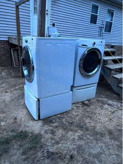 Frigidaire Washer & Dryer Set with Pedestals