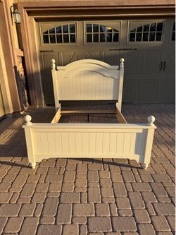 Full Size Bed (used)