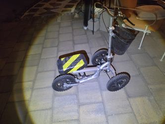 Compact mobility scooter / seated trike