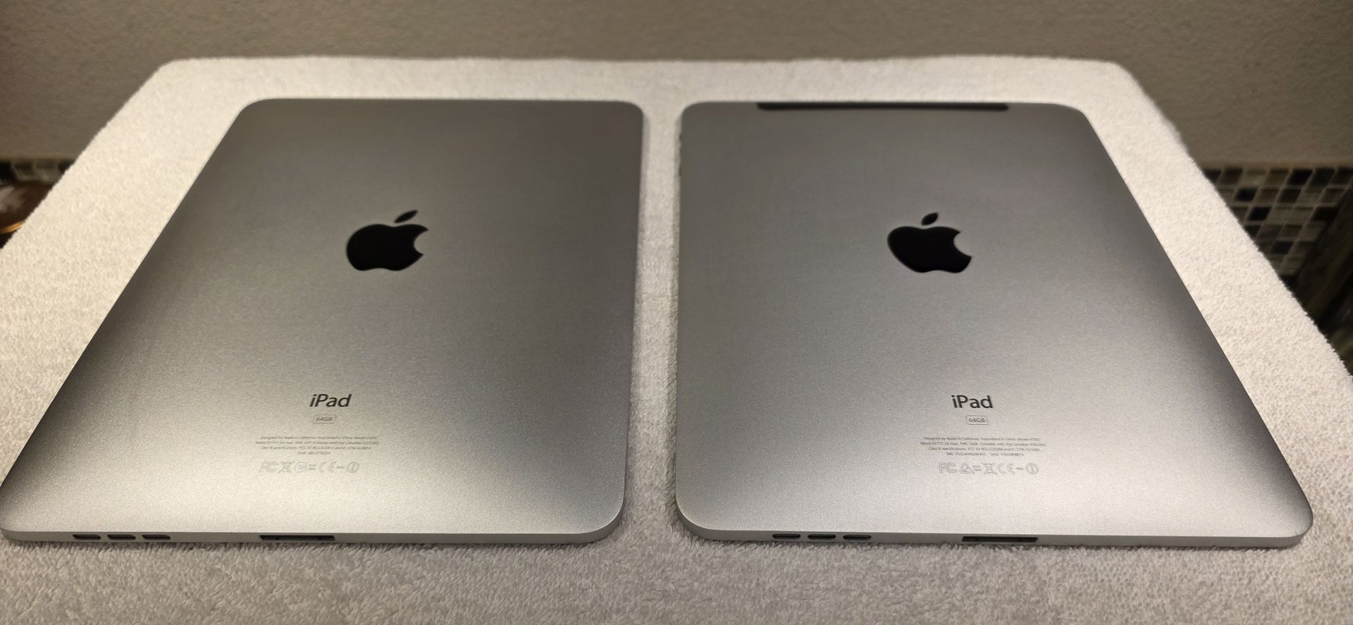 2 Apple iPad 1st Gen (A1219 & A1337) 64GB - For Parts/Repair only for ...