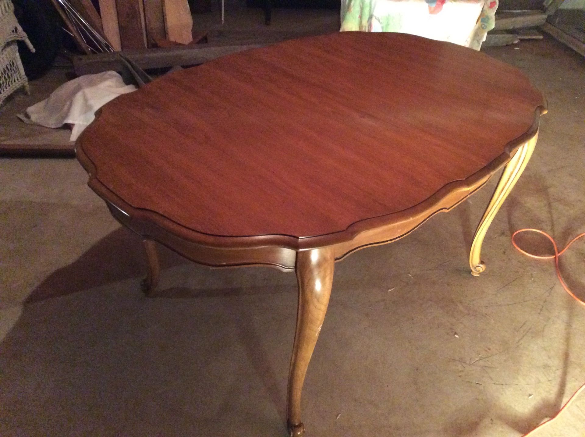 Dining Room Table, 6 Chairs And Table Pads