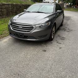 2014 Ford Taurus