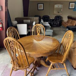 Dinnig Table 4 Chairs 
