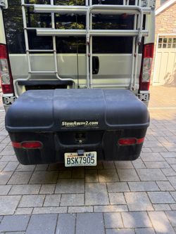Hitch tow box