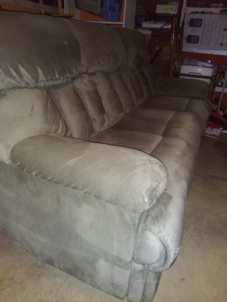 Reclinable Sofa