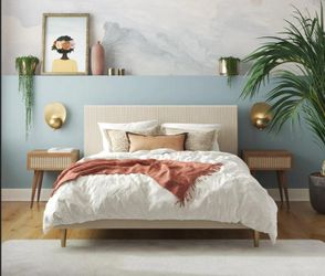 Queen bed frame + Mattress - like new 