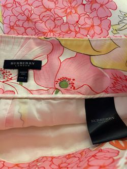 Burberry  London floral  dress  -size  us 6  authentic  Burberry   Dress  made  in italy  beautiful  pink  floral  pattern  fully  lined  very  high