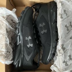 Under Armour Men’s Charged Assert 9 Running Shoes