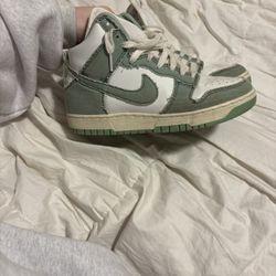 green nike high top