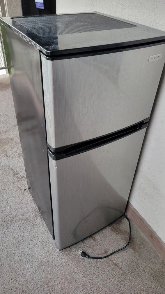 Tall Mini Fridge (FREE)