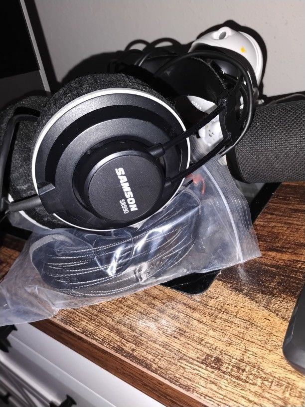 Samson Studio headphones 