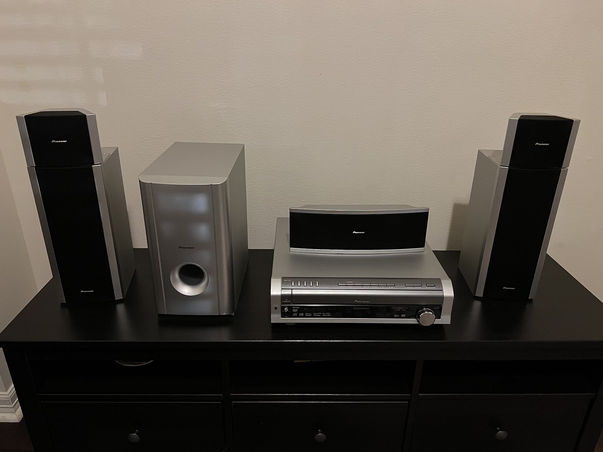 Impeccable Pioneer XV-DV8 Surround Sound System and S-DV8 Speaker System For Free