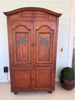 Entertainment center
