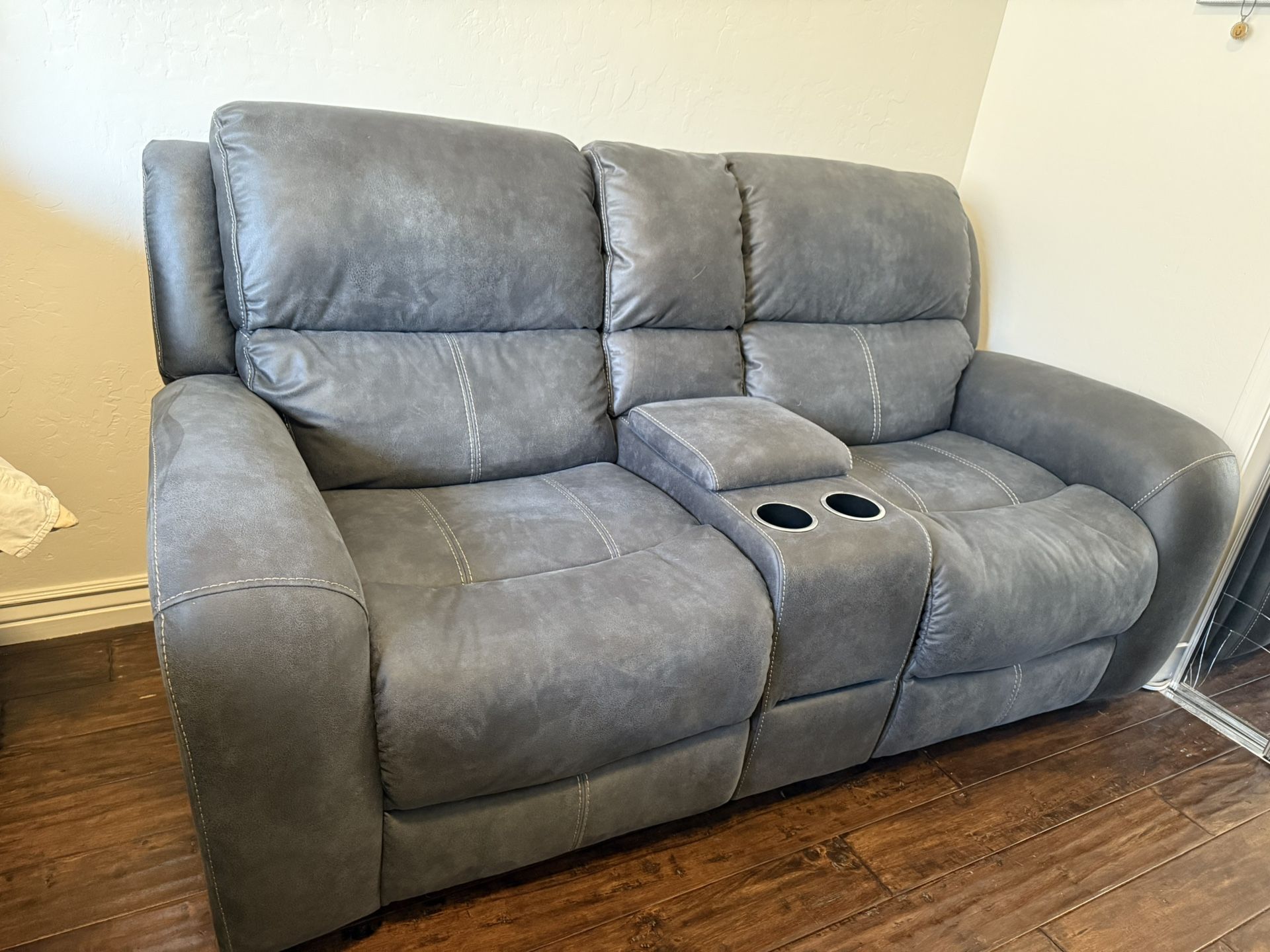 ποΈ Living Spaces Dual Power Reclining Loveseat β Premium Leather, Like New! ππΏ