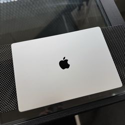 2023 MacBook Pro 16” M2 Max 1TB 32GB RAM