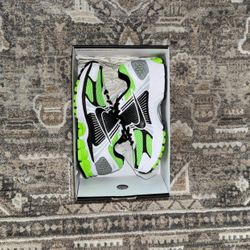 Nike Size 6.5 Men Brand New 