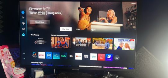 32 inch Samsung smart monitor with rechargeable remote