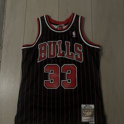 Mitchell & Ness Scottie Pippen Chicago Bulls Hardwood Classics Swingman Jersey (Size M)