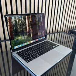 Apple 13” MacBook Air M2 Chip 16GB Ram 512SSD! 90 day warranty! We offer financing!