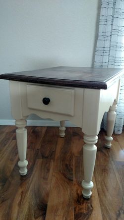 End table/ Nightstand