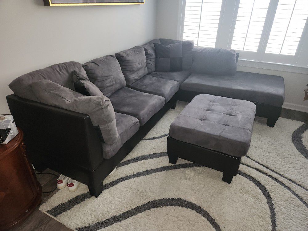 Reversible Sectional Sofa With Matching Coffee Table/foot Stool