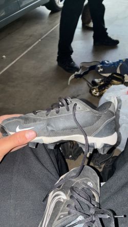 Base ball cleats