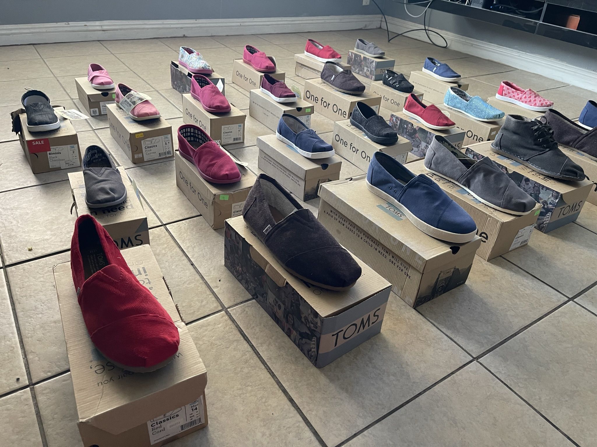 26 new pairs of toms all $320 firm price not separating them re