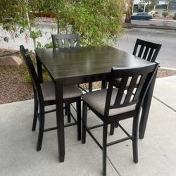 5 Piece High Top Dining Set ( Can Deliver For $10 )