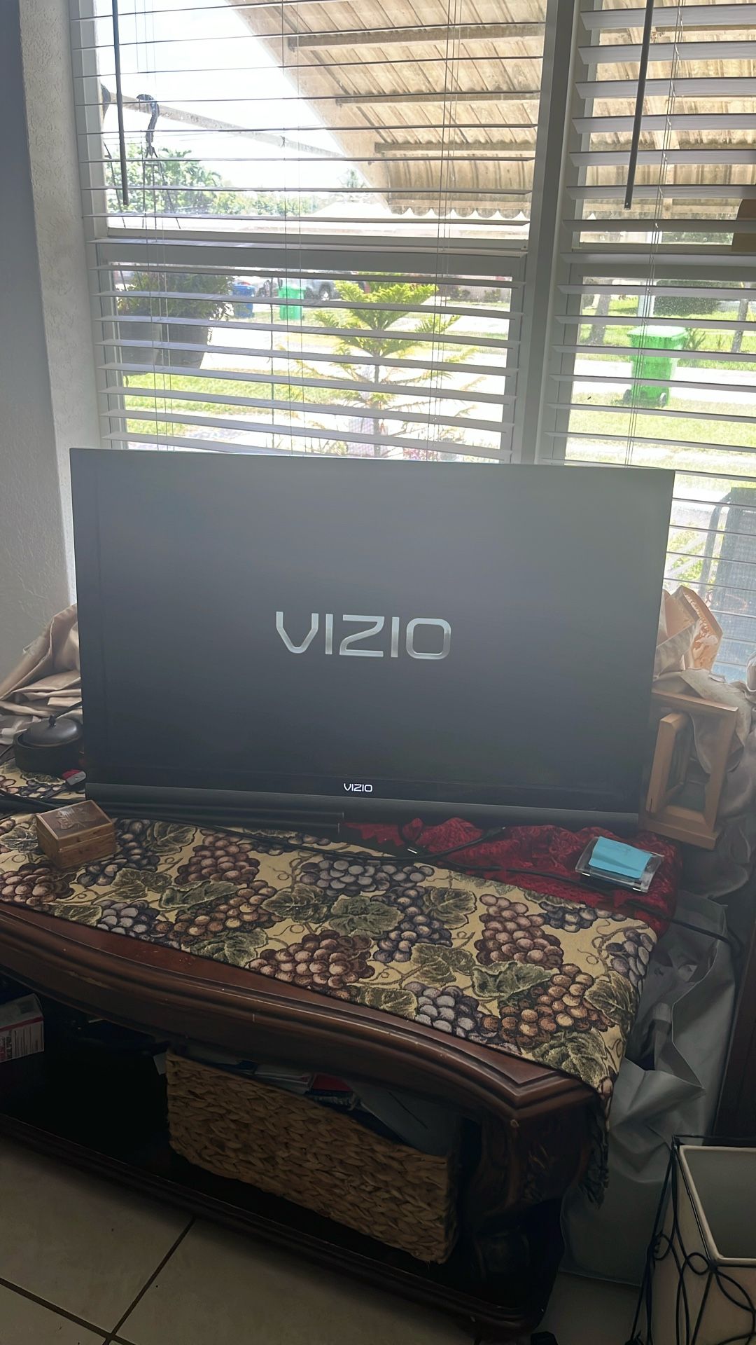 Vizio TV 38 Inch