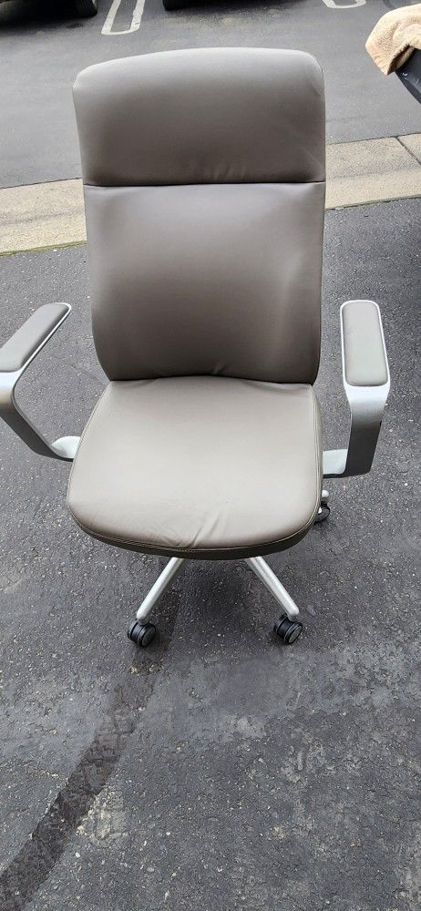 Nice Lazy Boy Chair